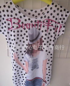 夏日地攤熱銷首選 女式印花圓領短袖T恤，廠家一手貨源與搭配飾品推薦